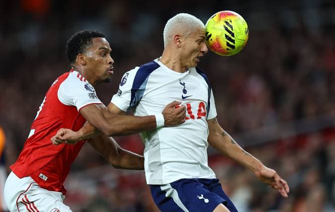 Richarlison of Tottenham Hotspur and Jurrien Timber of Arsenal Arsenal v Tottenham Hotspur, Premier League, Football, Emirates Stadium, London, UK - 23 Nov 2025London Emirates Stadium United Kingdom EDITORIAL USE ONLY No use with unauthorised audio, video, data, fixture lists, club league logos or live services. Online in-match use limited to 120 images, no video emulation. No use in betting, games or single club league player publications. Copyright: xMichaelxZemanek Shutterstockx 15860967bo