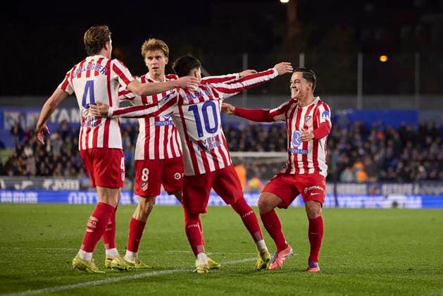 Giacomo Raspadori (Atletico de Madrid) celebrates after scoring his team˜s first goal with team mates during the LaLiga EA Sports match between Getafe CF v AtlÃ tico Madrid at Coliseum on November 23, 2025 in Getafe, Spain. (Photo by Manu Reino DeFodi Images)
