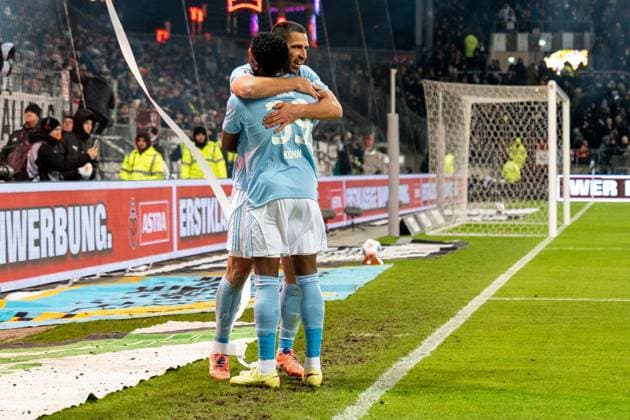 Rani Khedira (1. FC Union Berlin, 08) und Derrick Koehn (1. FC Union Berlin, 39) jubelt Jubel nach Sieg Spielende, GER, FC St. Pauli vs. 1. FC Union Berlin, Fussball, Bundesliga, Spieltag 11, Saison 2025 2026, 23.11.2025 DFL REGULATIONS PROHIBIT ANY USE OF PHOTOGRAPHS AS IMAGE SEQUENCES AND OR QUASI-VIDEO GER, FC St. Pauli vs. 1. FC Union Berlin, Fussball, Bundesliga, Spieltag 11, Saison 2025 2026, 23.11.2025 Hamburg Copyright: xEibner-Pressefoto MaxxVincenx EP_MVN