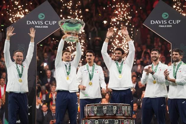 Flavio Cobolli and the players of Italy celebrate with captain Filippo Volandri after winning the Davis Cup Finals 2025 at Bologna Fiere, Bologna, Italy - November 23, 2025. - Tennis.  Copyright: xMassimoxPaolone LaPressex