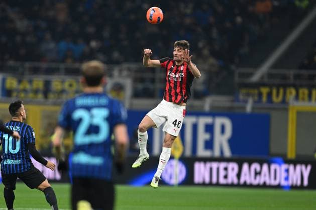Matteo Gabbia of AC Milan in action during the Italian Serie A football match between Inter FC Internazionale and AC Milan on 23 November 2025 at Giuseppe Meazza San Siro Siro stadium in Milan, Italy  Copyright: xTizianoxBallabio IPAxSportx xipa-agency.netx xx IPA_68309940 IPA_Agency_IPA68309940