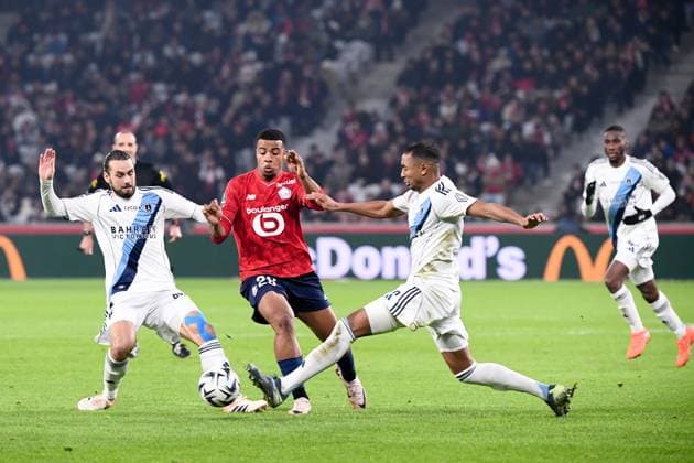 LOSC Lille v Paris FC - Ligue 1 McDonald s 2025 2026 04 Vincent MARCHETTI (pfc) - 29 Hamza IGAMANE (losc) during the Ligue 1 McDonald s match between Lille and Paris at Stade Pierre Mauroy on November 23, 2025 in Lille, France. Lille France  Copyright: xFEPx 776417692