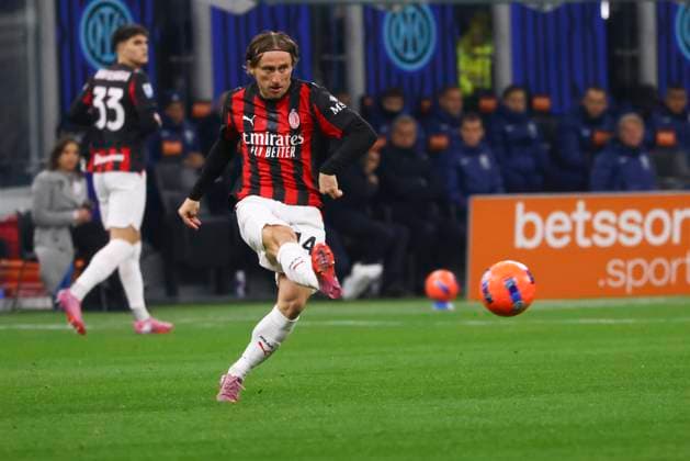 FC Internazionale v AC Milan - Serie A Luka Modric plays during the Serie A match between FC Internazionale and AC Milan in Milano, Italy, on November 23, 2025, at Giuseppe Meazza stadium Milano Milano Italy  Copyright: xMairoxCinquettix originalFilename:cinquetti-fcintern251123_nppNh.jpg