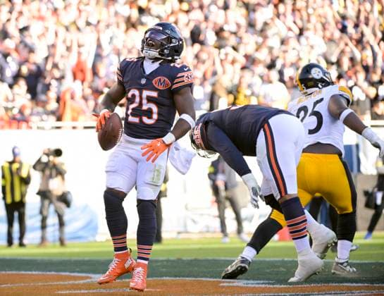 Chicago Bears running back Kyle Monangai (25) celebrates his fourth quarter touchdown against the Pittsburgh Steelers at Soldier Field in Chicago on Sunday, November 23, 2025. The Bears defeated the Steelers 31-28.  CHI20251123120 MARKxBLACK