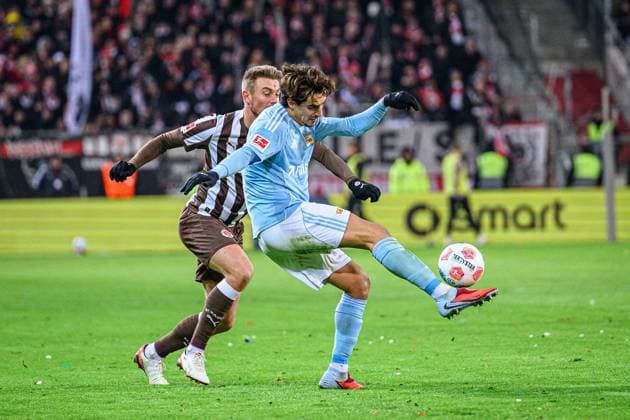 Fußball I Herren I Saison 2025-2026 I Bundesliga I 11. Spieltag I FC St. Pauli - 1. FC Union Berlin I 23.11.2025 Hauke Wahl (5, FC St. Pauli), Diogo Leite (4, 1. FC Union Berlin) Hamburg Millerntor-Stadion Hamburg Deutschland Copyright: xLobecax xHenningxRohlfsx