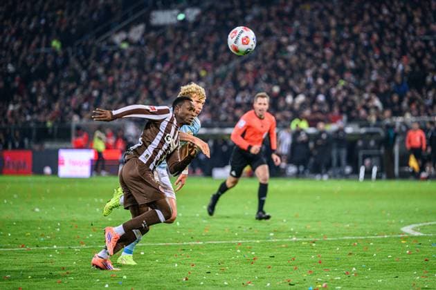 Fußball I Herren I Saison 2025-2026 I Bundesliga I 11. Spieltag I FC St. Pauli - 1. FC Union Berlin I 23.11.2025 Abdoulie Ceesay (9, FC St. Pauli), Leopold Querfeld (14, 1. FC Union Berlin) Hamburg Millerntor-Stadion Hamburg Deutschland Copyright: xLobecax xHenningxRohlfsx