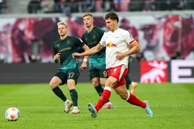 Willi Orban (RB Leipzig,4) - 1. Fussball Bundesliga Saison 2025-2026 Punktspiel RB Leipzig vs. Werder Bremen in der Red Bull Arena in Leipzig - Aktion,Fussball,Deutschland,Mann,Männer,23.11.2025