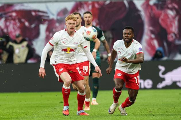 Ridle Baku (RB Leipzig,17) und Nicolas Seiwald (RB Leipzig,13) - 1. Fussball Bundesliga Saison 2025-2026 Punktspiel RB Leipzig vs. Werder Bremen in der Red Bull Arena in Leipzig - Aktion,Fussball,Deutschland,Mann,Männer,23.11.2025