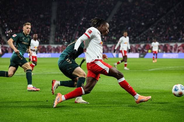 Yan Diomande (RB Leipzig,49) - 1. Fussball Bundesliga Saison 2025-2026 Punktspiel RB Leipzig vs. Werder Bremen in der Red Bull Arena in Leipzig - Aktion,Fussball,Deutschland,Mann,Männer,23.11.2025