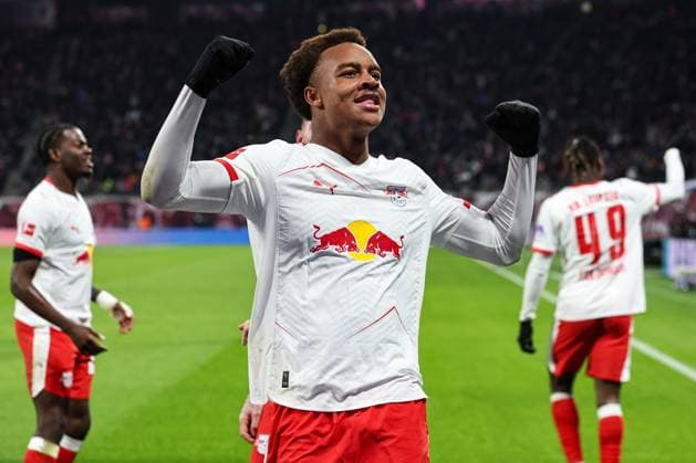 Torjubel - Torschütze Assan Quedraogo (RB Leipzig,20) trifft zum 1-0 - 1. Fussball Bundesliga Saison 2025-2026 Punktspiel RB Leipzig vs. Werder Bremen in der Red Bull Arena in Leipzig - Aktion,Fussball,Deutschland,Mann,Männer,23.11.2025 *** Goal celebration goal scorer Assan Quedraogo RB Leipzig,20 scores to 1 0 1 Soccer Bundesliga season 2025 2026 point match RB Leipzig vs Werder Bremen at the Red Bull Arena in Leipzig action,soccer,Germany,man,men,23 11 2025