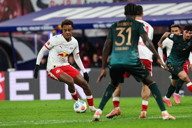 Assan Quedraogo (RB Leipzig,20) - 1. Fussball Bundesliga Saison 2025-2026 Punktspiel RB Leipzig vs. Werder Bremen in der Red Bull Arena in Leipzig - Aktion,Fussball,Deutschland,Mann,Männer,23.11.2025
