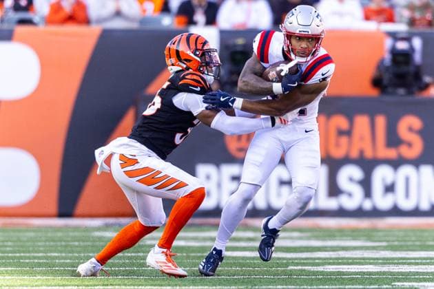 November 23, 2025: New England Patriots running back TreVeyon Henderson (32) runs with the ball during NFL, American Football Herren, USA game action against the Cincinnati Bengals at Paycor Stadium in Cincinnati, Ohio. CSM Cincinnati United States of America - ZUMAc04_ 20251123_zma_c04_225 Copyright: xJohnxMersitsx