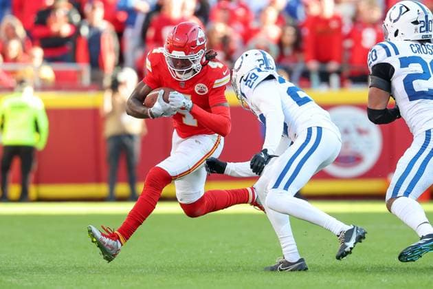 November 23, 2025: Kansas City Chiefs wide receiver Rashee Rice (4) makes a catch and runs for a first down in front of Indianapolis Colts cornerback Mekhi Blackmon (29) during the second half of an NFL, American Football Herren, USA football game at GEHA Field at Arrowhead Stadium in Kansas City, MO. CSM Kansas City United States of America - ZUMAc04_ 20251123_zma_c04_259 Copyright: xDavidxSmithx