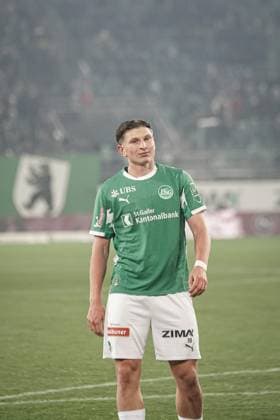 Fussball: Schweiz: Brack Super League 2025 2026 - 14. Spieltag, 23.11.2025 - FC St. Gallen 1879 vs. FC Lausanne - Kybunpark (St. Gallen, Schweiz); Alessandro Vogt (18, FC St. Gallen) Copyright: xValentinxDomgjonix