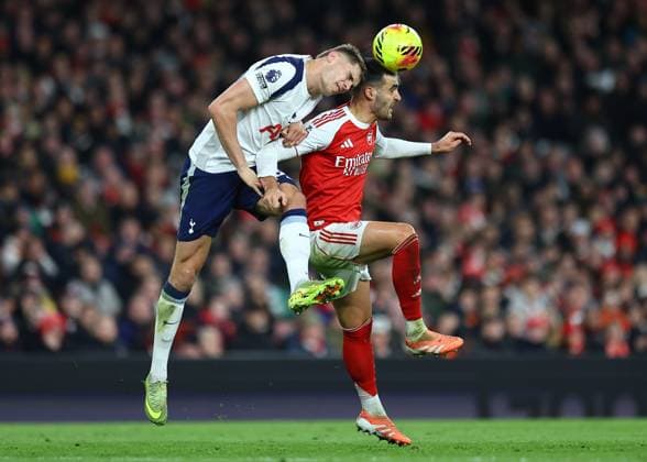 Micky van de Ven of Tottenham Hotspur competes for the ball with Mikel Merino of Arsenal Arsenal v Tottenham Hotspur, Premier League, Football, Emirates Stadium, London, UK - 23 Nov 2025London Emirates Stadium United Kingdom EDITORIAL USE ONLY No use with unauthorised audio, video, data, fixture lists, club league logos or live services. Online in-match use limited to 120 images, no video emulation. No use in betting, games or single club league player publications. Copyright: xMichaelxZemanek Shutterstockx 15860967ca