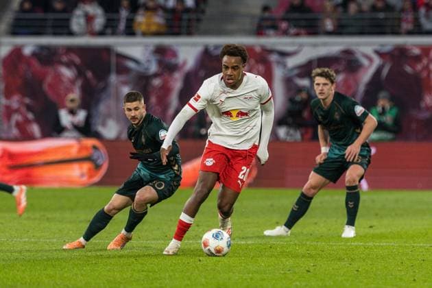 GER, Bundesliga, RB Leipzig - SV Werder Bremen. 23.11.2025, Red Bull Arena, Leipzig, GER, Bundesliga, RB Leipzig - SV Werder Bremen. Assan Ouedraogo (RB Leipzig 20) Einzelaktion Aktion Â