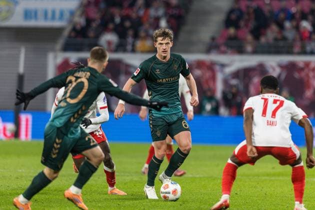 GER, Bundesliga, RB Leipzig - SV Werder Bremen. 23.11.2025, Red Bull Arena, Leipzig, GER, Bundesliga, RB Leipzig - SV Werder Bremen. Jens Stage (SV Werder Bremen 6) Â