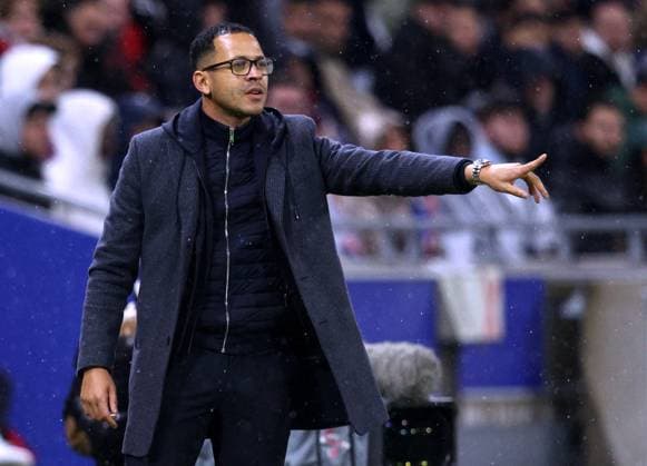Olympique Lyonnais v RC Strasbourg Alsace - Ligue 1 McDonald s 2025 2026 Liam Rosenior, Head coach of RC Strasbourg Alsace on the side line pointing during the Ligue 1 McDonald s match between Lyon and Strasbourg at Groupama Stadium on October 26, 2025 in Lyon, France. Lyon Groupama Stadium France France Copyright: xNealxSimpson Sportsphoto APLx 14142539