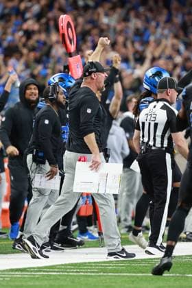 New York Giants vs Detroit Lions DETROIT,MICHIGAN-NOVEMBER 23: Detroit Lions head coach Dan Campbell reacts after New York Giants last play during overtime of an NFL, American Football Herren, USA football game between the New York Giants and the Detroit Lions in Detroit, Michigan USA, on Sunday, November 23, 2025 Detroit Michigan United States  Copyright: xJorgexLemusx originalFilename:lemus-newyorkg251123_npppf.jpg