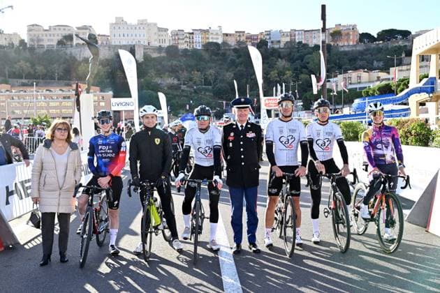 La course Pro-Am durant le BEKING 2025 à Monaco avec l ancien champion Mark Cavendish dans l une des équipes, le 23 novembre 2025. BEKING réunit professionnels et amateurs dans une compétition par équipes mixtes, la course Pro Am. En spectateur attentif, il y avait l ancien footballeur Marco Simone, et l équipe numéro 1 composée par David Rappart, Auguste Coutinho, Frédéric Lacadée, Eléna Cecchini, Vittoria Guazini et Davide Rigon était aux couleurs de Fight Aids Monaco avec dans les 3 amateurs des Carabiniers du Prince. Bruno Bebert Bestimage The Pro-Am race during BEKING 2025 in Monaco with former champion Mark Cavendish in one of the teams on november 23th 2025 Monaco Monaco  Copyright: xBrunoxBebertx xBestimagexBrunoxBebertx xBestimagex