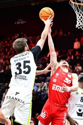 23.11.2025 - Basketball - Saison 2025 2026 - 2. Bundesliga Pro-A - 10. Spieltag: Nürnberg Falcons Basketball Club NBC - BBC Bayreuth - AlSch - xalxscx - Artem Kovalov (35, BBC Bayreuth ) Vincent John Friederici (30, Nürnberg Falcons BC NBC )