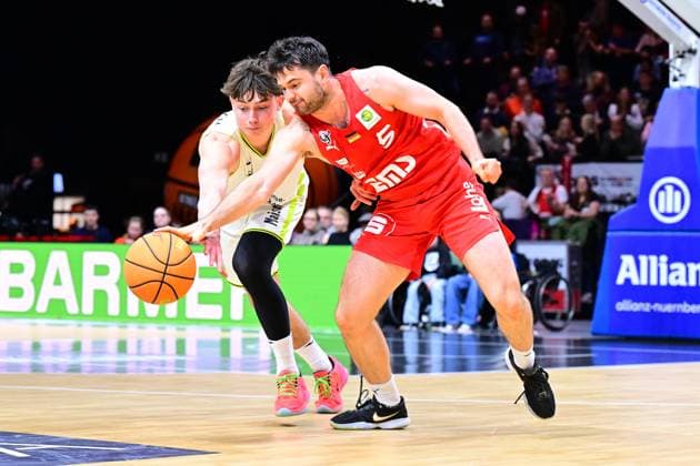 23.11.2025 - Basketball - Saison 2025 2026 - 2. Bundesliga Pro-A - 10. Spieltag: Nürnberg Falcons Basketball Club NBC - BBC Bayreuth - AlSch - xalxscx - Noah Wabersich (9, BBC Bayreuth ) Tim Köpple Koepple (5, Nürnberg Falcons BC NBC )