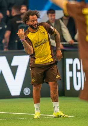 Marcelo (ehemaliger Fussballer von Real Madrid) mit Loreal (L OREAL) Werbung auf der Brust 23.11.2025, Fussball, The Icon League, GER, Bremen, ÖVB Arena Copyright: HMBxMedia xMarcoxBader