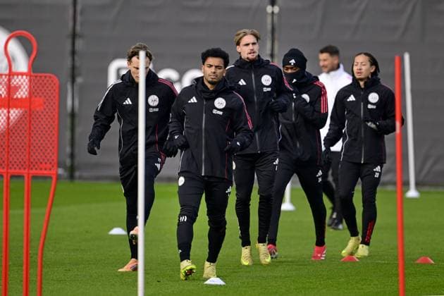 AMSTERDAM - Owen Wijndal, Mika Godts, Kenneth Taylor, Jorthy Mokio, Kian Fitz-Jim of Ajax during a training session at the Toekomst stadium in Amsterdam, Netherlands, in preparation for the Champions League match against Benfica, November 24, 2025. ANP OLAF KRAAK xVIxANPxSportx xxANPxIVx 542953225 originalFilename: 542953225.jpg