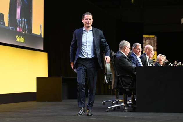 Lars RICKEN, Vorstandsmitglied, Hauptversammlung der Borussia Dortmund GmbH & Co. KGaA, Dortmunder Westfalenhalle, 24.11.2025 oÂ