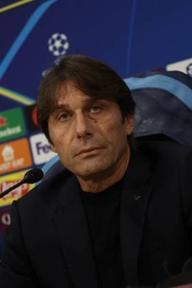 November 24, 2025, Naples, Napoli, Italy: Antonio Conte coach of Napoli during a press conference, PK, Pressekonferenz and head of match of the UEFA Champions League 2025 26, League Phase at Stadio Maradona on November 24, 2025 in Naples, Italy Naples Italy - ZUMAl131 20251124_zsp_l131_006 Copyright: xCiroxDexLucax