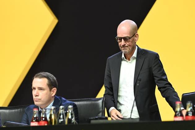 v.l. Lars RICKEN, Vorstandsmitglied, Carsten CRAMER, Vorstandsmitglied, Hauptversammlung der Borussia Dortmund GmbH & Co. KGaA, Dortmunder Westfalenhalle, 24.11.2025 oÂ