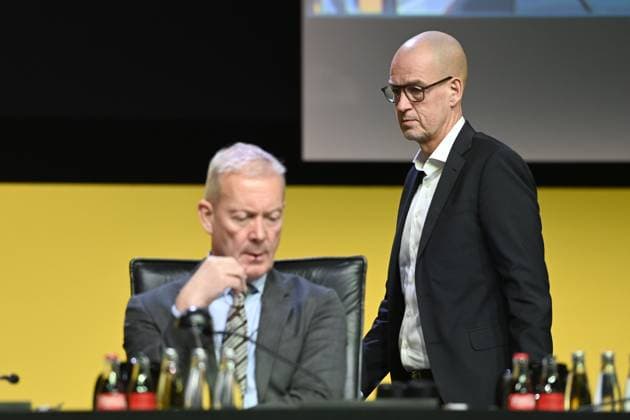 v.l. Thomas TRESS, Treß, Vorstandsmitglied, Finanzvorstand, CFO, Carsten CRAMER, Vorstandsmitglied, Hauptversammlung der Borussia Dortmund GmbH & Co. KGaA, Dortmunder Westfalenhalle, 24.11.2025 oÂ