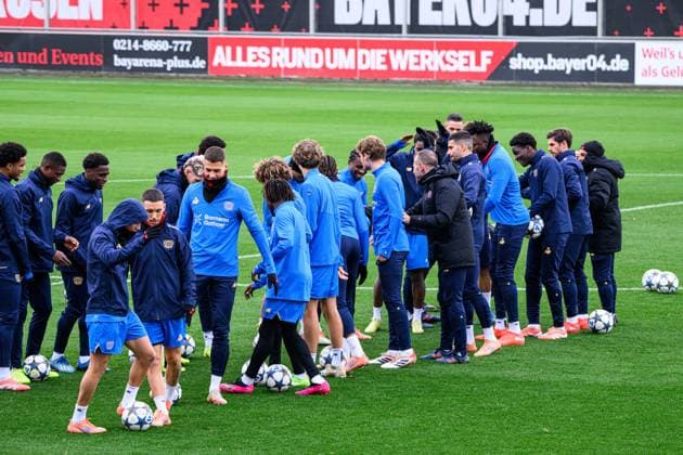 LEVERKUSEN, GERMANY - 24 NOVEMBER, 2025: - The practice of Bayer 04 Leverkusen before UEFA Champions League match vs Manchester City at BayArena.  Copyright: xVITALIIxKLIUIEVx