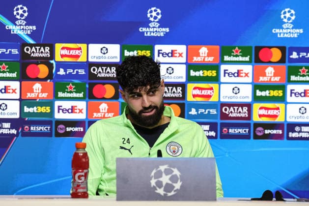UEFA Champions League press conference, PK, Pressekonferenz Matchday 5 of 8 Manchester City vs Bayer 04 Leverkusen Josko Gvardiol of Manchester City speaks to the press during the UEFA Champions League press conference Matchday 5 of 8 Manchester City vs Bayer 04 Leverkusen at Etihad Campus, Manchester, United Kingdom, 24th November 2025 (Photo by Mark Cosgrove News Images) Manchester Etihad Campus Manchester United, ManU Kingdom Copyright: xMarkxCosgrove NewsxImagesx