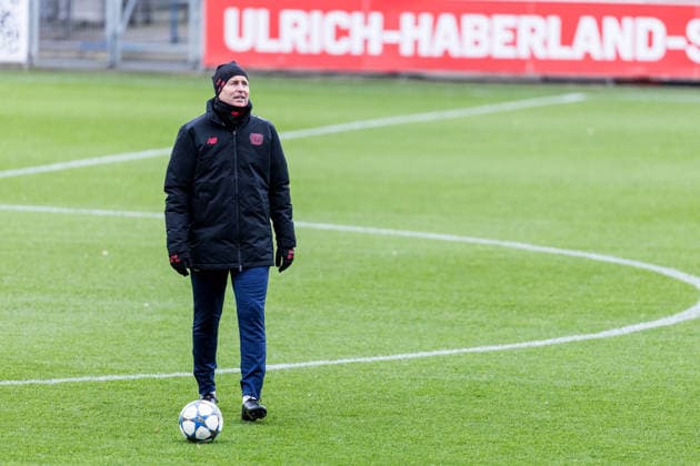 LEVERKUSEN, GERMANY - NOVEMBER 24: Kasper Hjulmand (Head Coach Bayer 04 Leverkusen) during the final training session of Bayer 04 Leverkusen before the UEFA Champions League match against ManCity at Ulrich-Haberland-Stadion on November 24, 2025 in Leverkusen, Germany. North Rhine Westphalia Germany Copyright: xBEAUTIFULxSPORTS Wunderlx