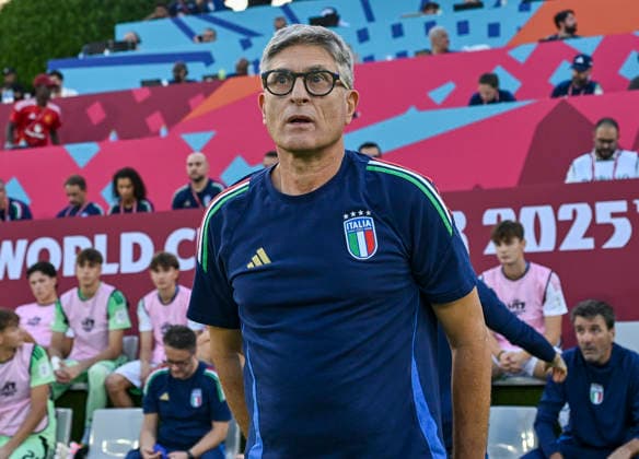 Austria v Italy : Semi-final- FIFA U-17 World Cup Qatar 2025 Massimiliano Favo, Head coach of Italy, looks on prior to the FIFA U-17 World Cup Qatar 2025 Semi-final match between Austria and Italy in Doha, Qatar, on November 24, 2025. DOHA Qatar Copyright: xNOUSHADxTHEKKAYILx