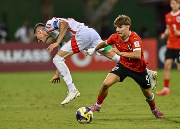 Austria v Italy : Semi-final- FIFA U-17 World Cup Qatar 2025 Hasan Deshishku of Austria and Luca Reggiani of Italyin action during the FIFA U-17 World Cup Qatar 2025 Semi-final match between Austria and Italy in Doha, Qatar, on November 24, 2025. DOHA Qatar Copyright: xNOUSHADxTHEKKAYILx