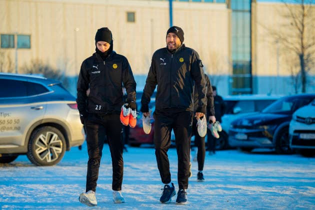 Bodo Glimt training Bodo 20251124 Magnus Riisnaes and Haitam Aleesami at the training for Bodo Glimt in Nordlandshallen the day before the Champions League football match against Juventus Photo Stian Lysberg Solum NTB Bodo Norway EDITORIAL USE ONLY RESTRICTED USE FOR BETTING COMPANIES  Copyright: xStianxLysbergxSolumx xNTBx