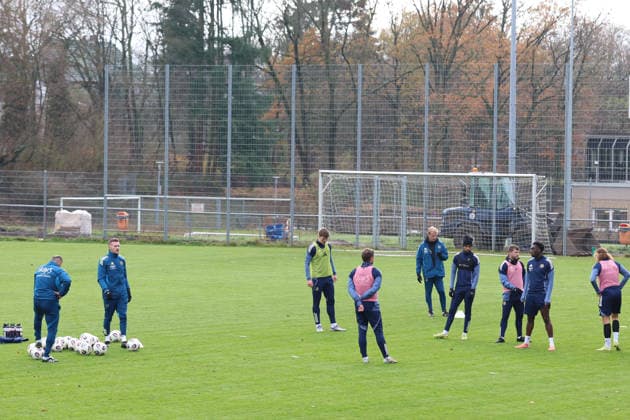 24.11.2025, xrekx, Fussball 3.Liga, 1.FC Saarbruecken - Training v.l. Dimitrios Moutas Co-Trainer (1.FC Saarbruecken) Yannic Thiel Co-Trainer Analyse (1.FC Saarbruecken) Bernd Heemsoth Co-Trainer (1.FC Saarbruecken) Trainer Alois Schwartz Trainer (1.FC Saarbruecken) war heute nicht zusehen auf dem Sportfeld (DFL DFB REGULATIONS PROHIBIT ANY USE OF PHOTOGRAPHS as IMAGE SEQUENCES and or QUASI-VIDEO) Saarbruecken