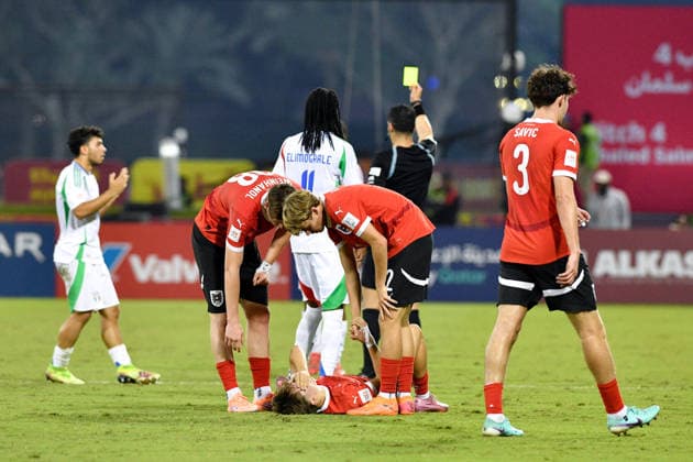 SOCCER - 2025 FIFA U17, U 17 World Cup DOHA,QATAR,24.NOV.25 - SOCCER - FIFA Under 17 World Cup Qatar 2025, Austria vs Italy. Image shows Luca Weinhandl and Rafael Feldinger(AUT).  GEPAxpictures xRanjithxKumar