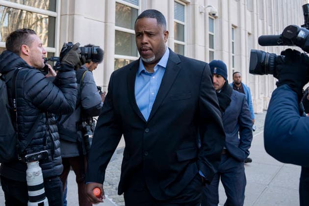Former NBA, Basketball Herren, USA player and assistant coach Damon Jones arrives at the federal courthouse in Brooklyn, New York, 24 November 2025. Damon Jones appears in federal court in New York !ACHTUNG: NUR REDAKTIONELLE NUTZUNG!  Copyright: xAngelxColmenaresx AME2148 20251124-55018632802_1