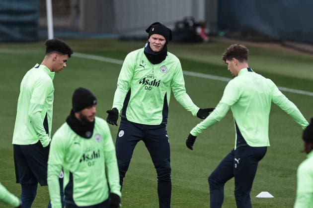 UEFA Champions League training session Matchday 5 of 8 Manchester City vs Bayer 04 Leverkusen Erling Haaland of Manchester City during the UEFA Champions League training session Matchday 5 of 8 Manchester City vs Bayer 04 Leverkusen at Etihad Campus, Manchester, United Kingdom, 24th November 2025 (Photo by Mark Cosgrove News Images) Manchester Etihad Campus Manchester United, ManU Kingdom Copyright: xMarkxCosgrove NewsxImagesx