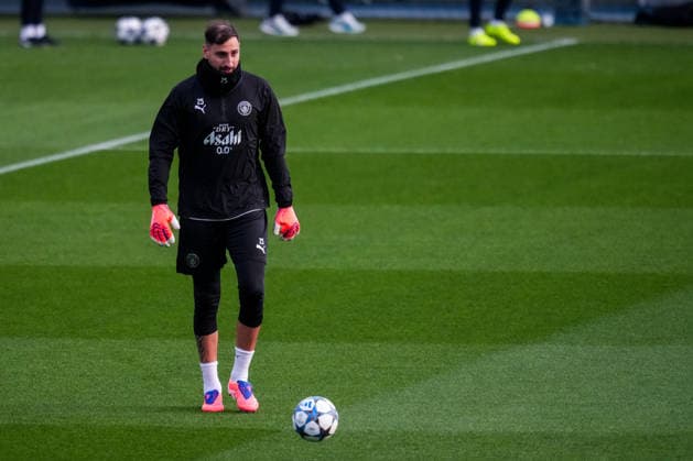 MANCHESTER, ENGLAND - NOVEMBER 24: Manchester City goalkeeper Gianluigi Donnarumma looks on during a training session ahead of the UEFA Champions League 2025 26 League Phase MD5 match between Manchester City and Bayer 04 Leverkusen at Manchester City Football Academy on November 24, 2025 in Manchester, England. (Photo by Rene Nijhuis) SPO  Copyright: xRenexNijhuis