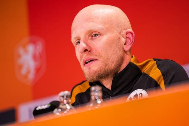 ZEIST , 24-11-2025 , KNVB Campus , season 2025 2026 , Dutch International football , Training session and press conference, PK, Pressekonferenz Netherlands (women) , picture shows Netherlands (women) head coach Arjan Veurink during press conference Training session Netherlands (women)  x32183619x Copyright: