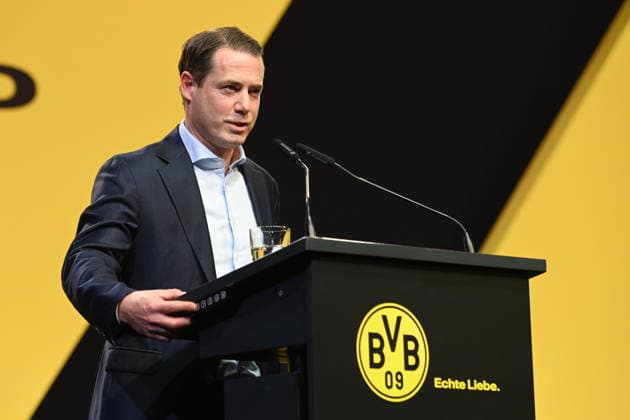 Lars RICKEN, Vorstandsmitglied, Hauptversammlung der Borussia Dortmund GmbH & Co. KGaA, Dortmunder Westfalenhalle, 24.11.2025 oÂ