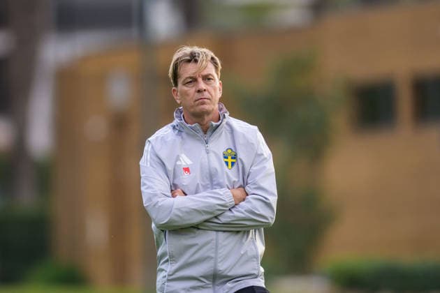 251124 Head coach Tony Gustavsson of the women s national football team of Sweden at a training session on November 24, 2025 in Albufeira. Photo: Ludvig Thunman BILDBYRAN kod LT LT0751 fotboll football soccer fotball träning practice training sverige sweden dam bbeng sverige sweden  Copyright: LUDVIGxTHUNMAN BB251124LT003