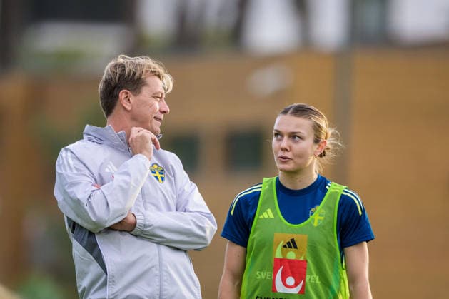 251124 Beata Olsson and Beata Olsson of the women s national football team of Sweden at a training session on November 24, 2025 in Albufeira. Photo: Ludvig Thunman BILDBYRAN kod LT LT0751 fotboll football soccer fotball träning practice training sverige sweden dam bbeng sverige sweden Copyright: LUDVIGxTHUNMAN BB251124LT006