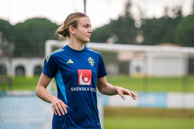 251124 Beata Olsson of the women s national football team of Sweden at a training session on November 24, 2025 in Albufeira. Photo: Ludvig Thunman BILDBYRAN kod LT LT0751 fotboll football soccer fotball träning practice training sverige sweden dam bbeng sverige sweden Copyright: LUDVIGxTHUNMAN BB251124LT007