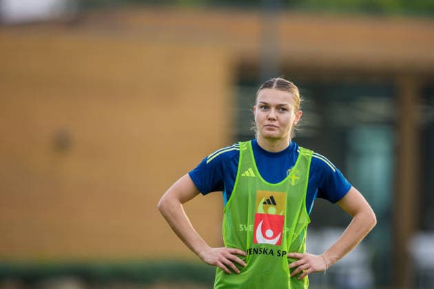 251124 Beata Olsson of the women s national football team of Sweden at a training session on November 24, 2025 in Albufeira. Photo: Ludvig Thunman BILDBYRAN kod LT LT0751 fotboll football soccer fotball träning practice training sverige sweden dam bbeng sverige sweden Copyright: LUDVIGxTHUNMAN BB251124LT008