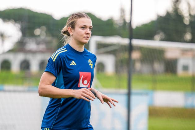 251124 Beata Olsson of the women s national football team of Sweden at a training session on November 24, 2025 in Albufeira. Photo: Ludvig Thunman BILDBYRAN kod LT LT0751 fotboll football soccer fotball träning practice training sverige sweden dam bbeng sverige sweden Copyright: LUDVIGxTHUNMAN BB251124LT010